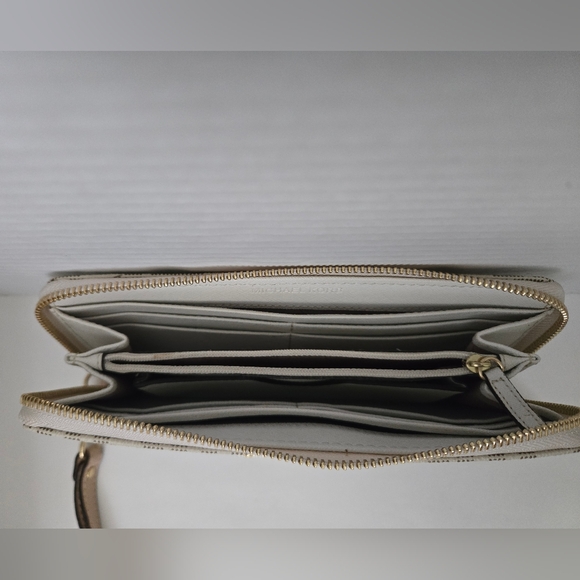 Michael Kors Wallet - Picture 8 of 13